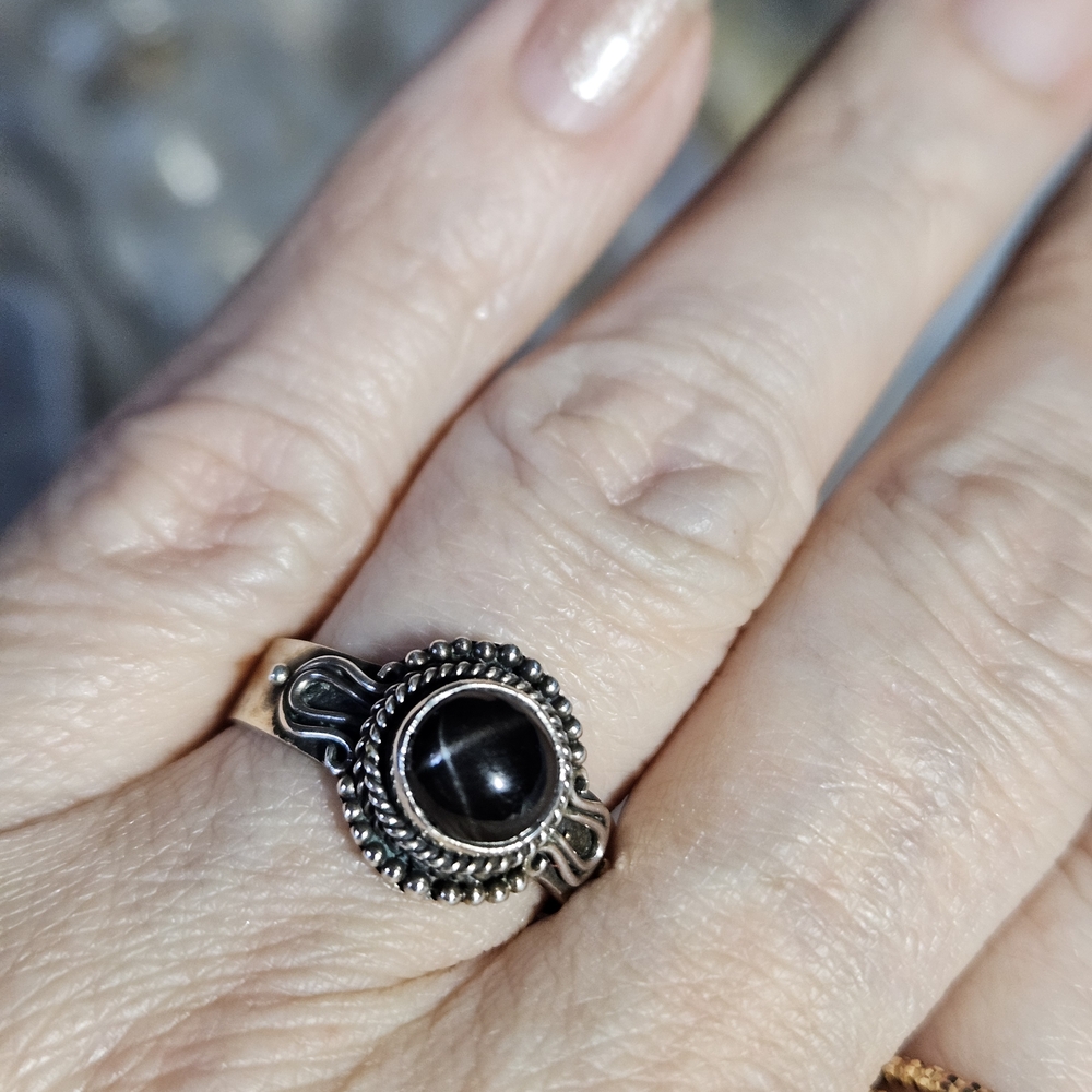 Silver Band Ring - Picture 3 of 4